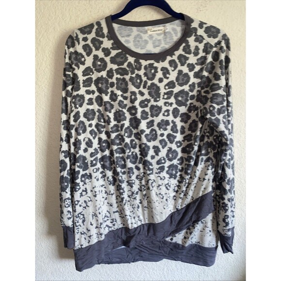 Southern Stitch Leopard Long Sleeve Cross Baggy Oversize Soft Stretch EUC S - Picture 1 of 4